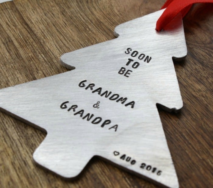 5-pregnancy-announcement-gifts-for-grandparents